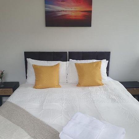 1 & 2 Bed Apartments - Desborough, Kettering, Family, Wifi, Parking Екстериор снимка