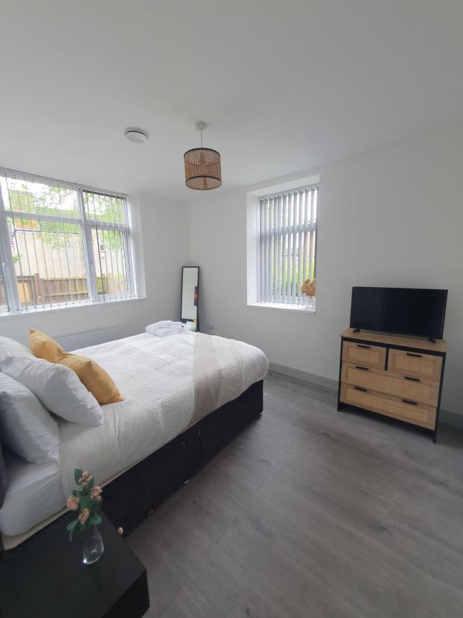 1 & 2 Bed Apartments - Desborough, Kettering, Family, Wifi, Parking Екстериор снимка