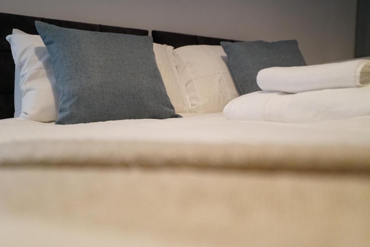 1 & 2 Bed Apartments - Desborough, Kettering, Family, Wifi, Parking Екстериор снимка