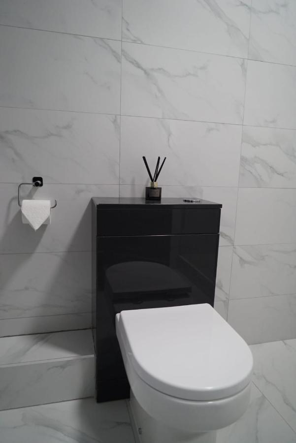 1 & 2 Bed Apartments - Desborough, Kettering, Family, Wifi, Parking Екстериор снимка