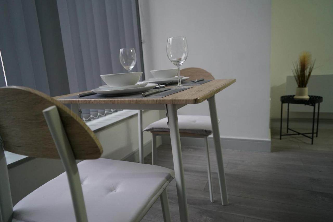1 & 2 Bed Apartments - Desborough, Kettering, Family, Wifi, Parking Екстериор снимка