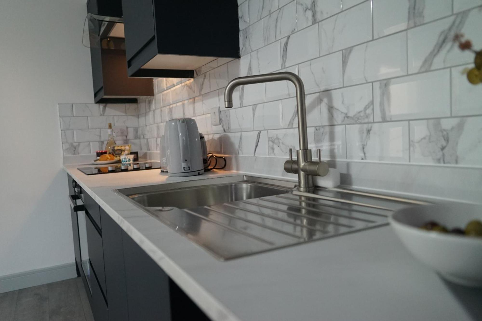 1 & 2 Bed Apartments - Desborough, Kettering, Family, Wifi, Parking Екстериор снимка