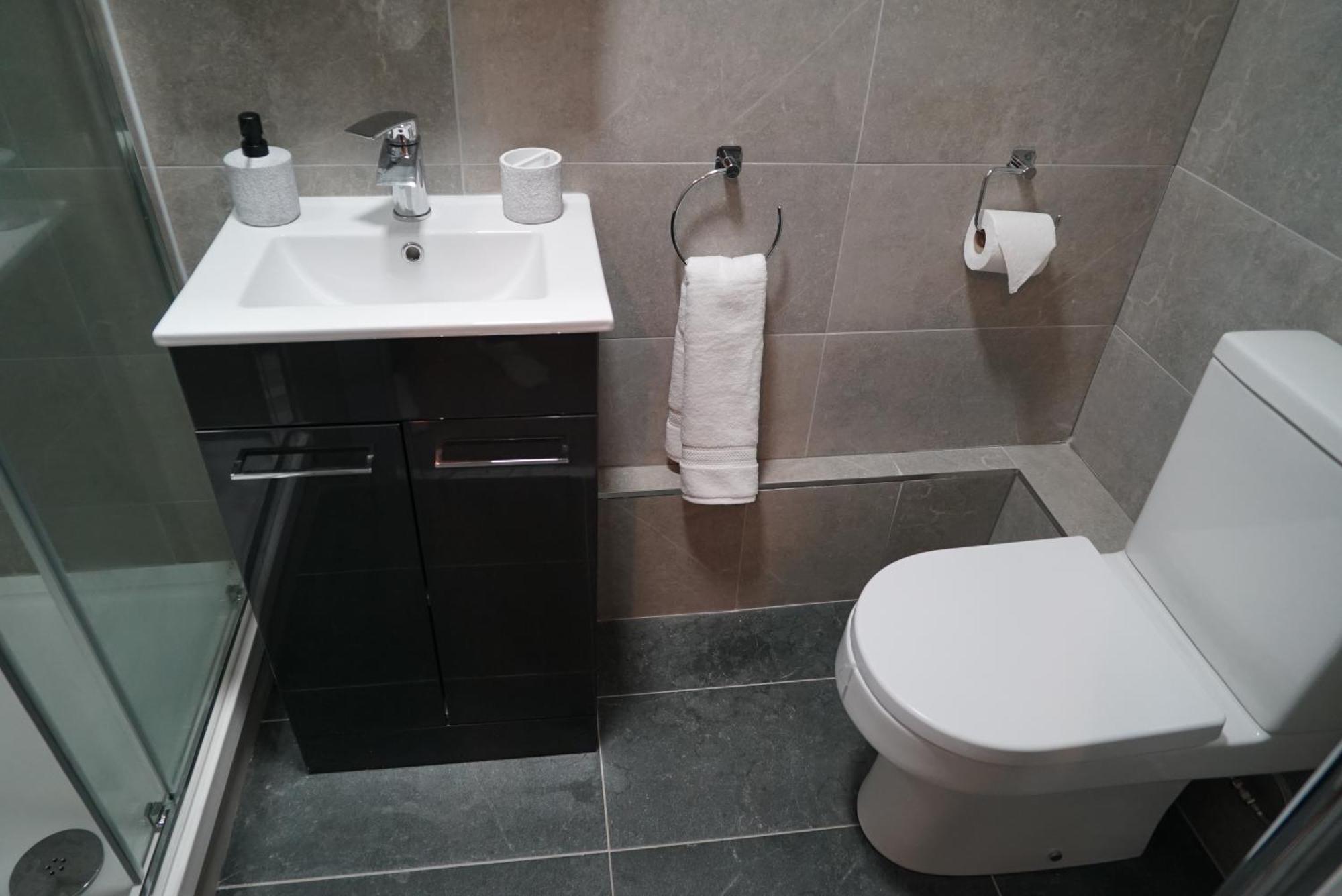 1 & 2 Bed Apartments - Desborough, Kettering, Family, Wifi, Parking Екстериор снимка