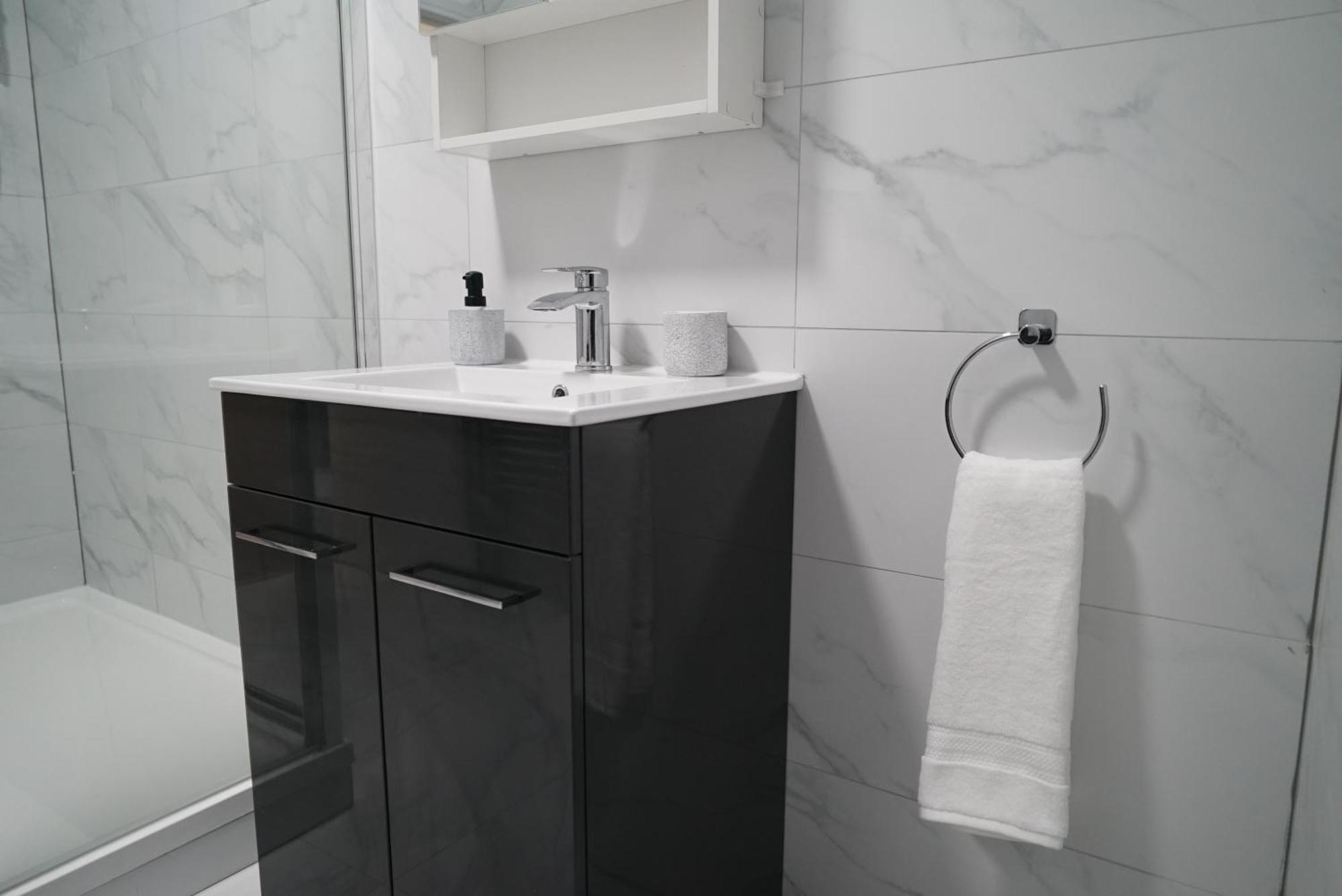 1 & 2 Bed Apartments - Desborough, Kettering, Family, Wifi, Parking Екстериор снимка