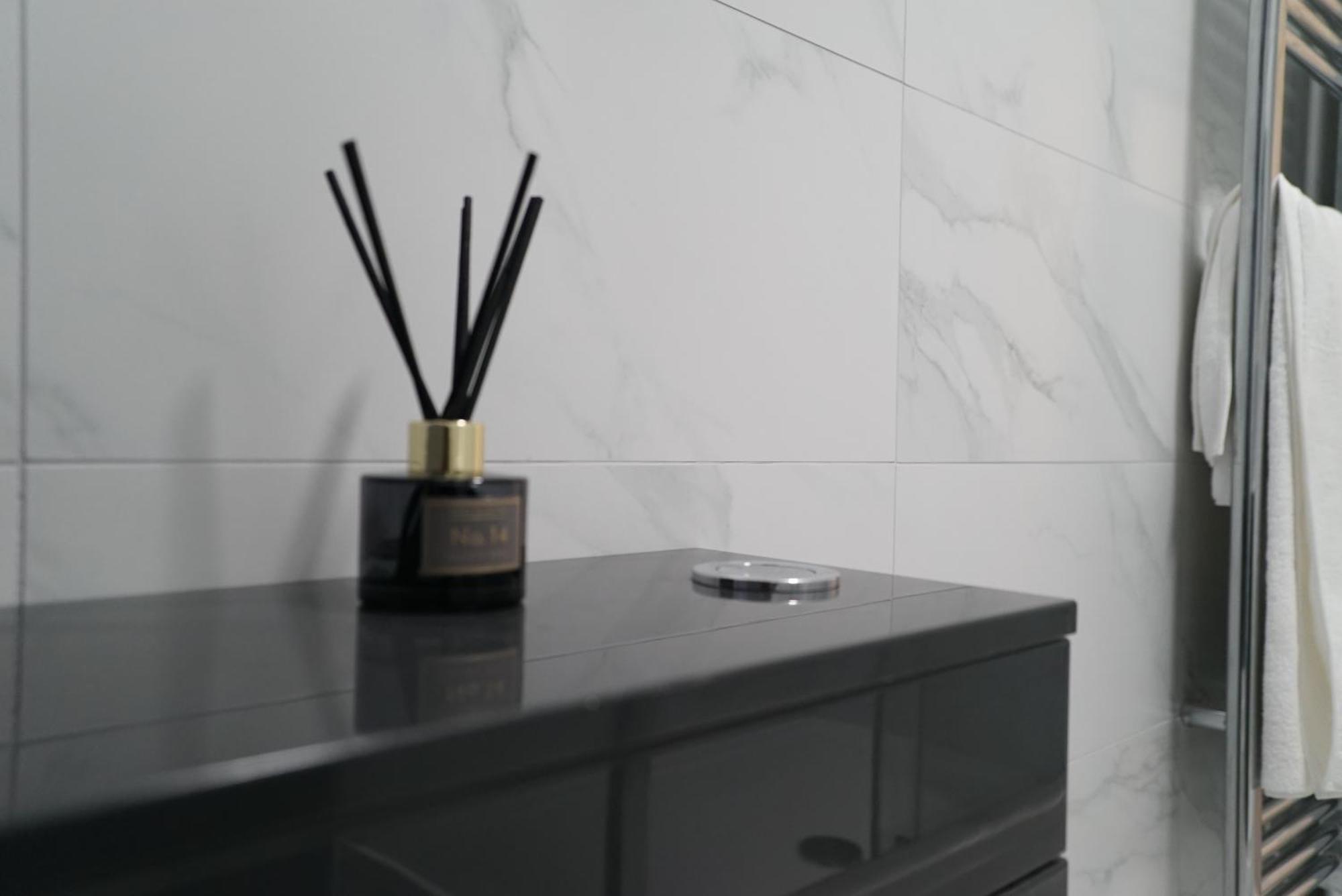 1 & 2 Bed Apartments - Desborough, Kettering, Family, Wifi, Parking Екстериор снимка