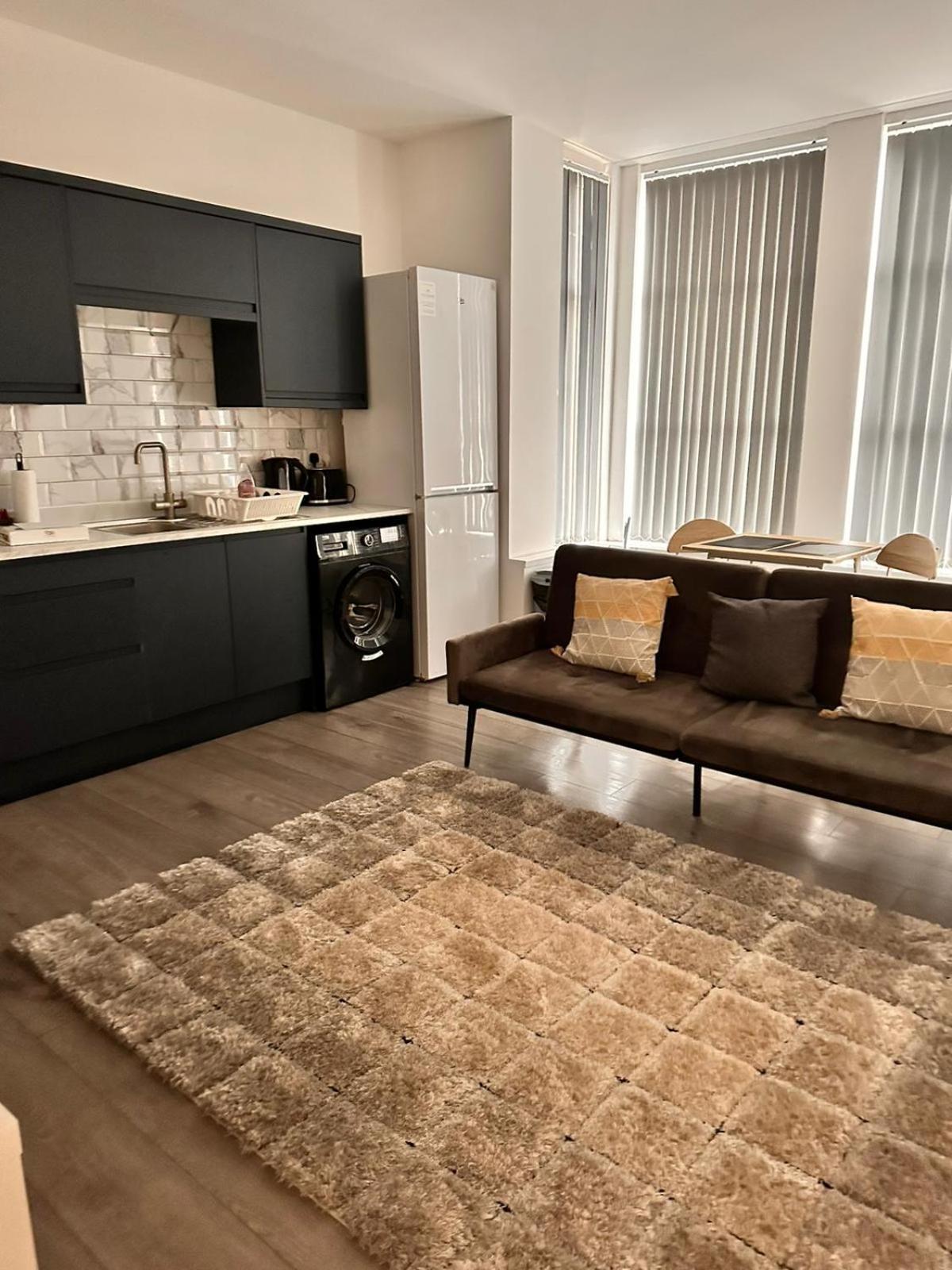 1 & 2 Bed Apartments - Desborough, Kettering, Family, Wifi, Parking Екстериор снимка