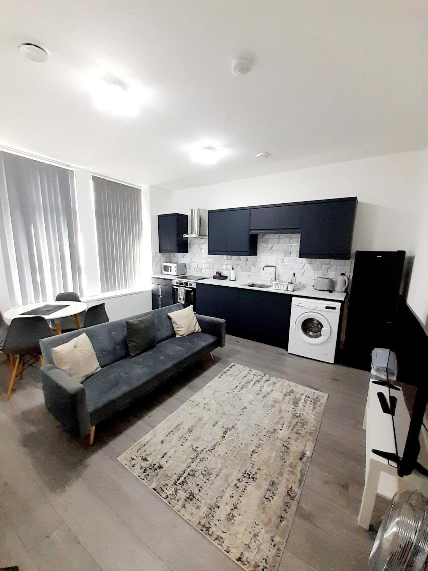 1 & 2 Bed Apartments - Desborough, Kettering, Family, Wifi, Parking Екстериор снимка